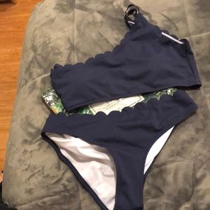 New Cupshe two piece one shoulder bikini  large